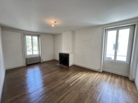 BELLEVILLE CENTRE APPARTEMENT T3 BIS avec balcon 171 000€