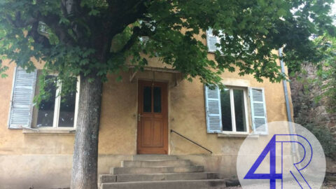 MAISON T4 avec cour 760 € CC – Vaux-en-Beaujolais