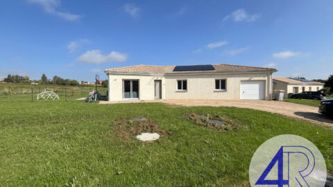 Maison T5 avec jardin 1300 € CC – Saint-Amour-Bellevue