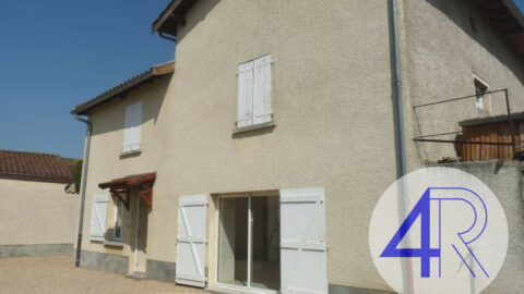 MAISON T4 DRACE 1070 € CC – Dracé