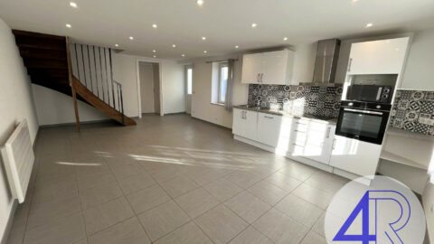 MAISON RENOVE T3 AVEC COUR – Fleurie