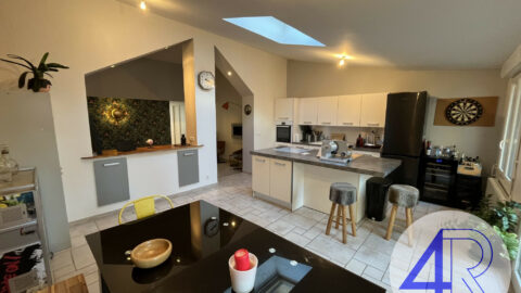 Maison T4 avec cour 1205 € – Lancié