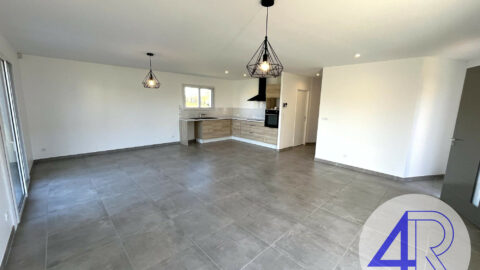 Maison T5 avec jardin 1300 € CC – Saint-Amour-Bellevue