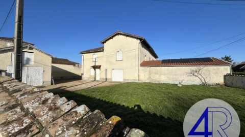 MAISON T4 DRACE 1070 € CC – Dracé