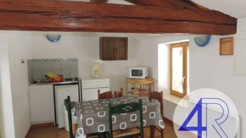 STUDIO MEUBLE 416 € CC – Belleville-en-Beaujolais