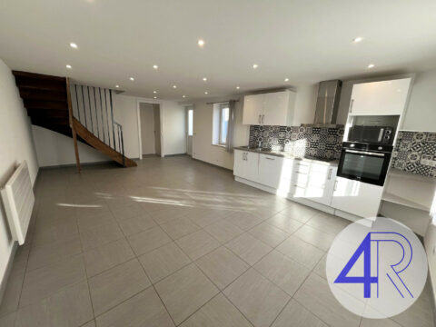 MAISON RENOVE T3 AVEC COUR – Fleurie