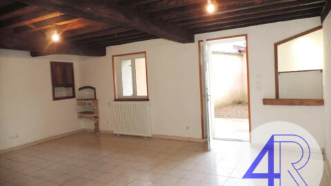 MAISON T3 AVEC COUR 665 € CC – Peyzieux-sur-Saône