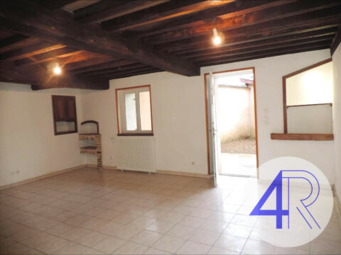 MAISON T3 AVEC COUR 665 € CC – Peyzieux-sur-Saône