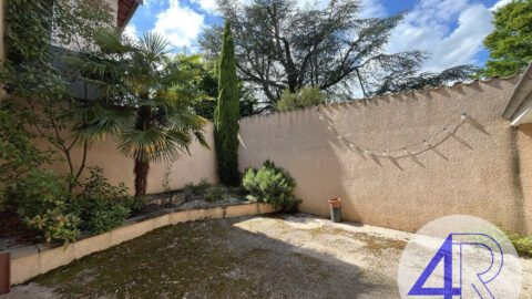 Maison T4 avec cour 1080 € – Lancié