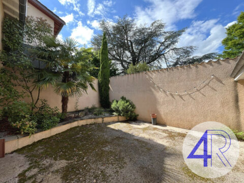 Maison T4 avec cour 1080 € – Lancié