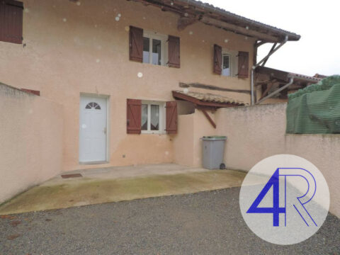 APPARTEMENT T4 DUPLEX AVEC COUR 715 € CC – Peyzieux-sur-Saône