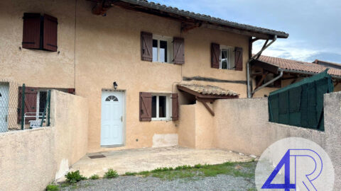APPARTEMENT T4 DUPLEX AVEC COUR 715 € CC – Peyzieux-sur-Saône