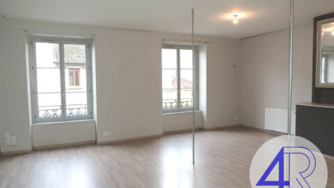 BELLEVILLE CENTRE APPARTEMENT T2 540 € – Belleville-en-Beaujolais