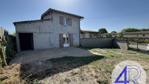 MAISON GENOUILLEUX avec cour 650 € – Genouilleux