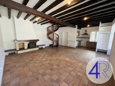 Maison de ville T4 avec terrasse 1070 € CC – Belleville-en-Beaujolais